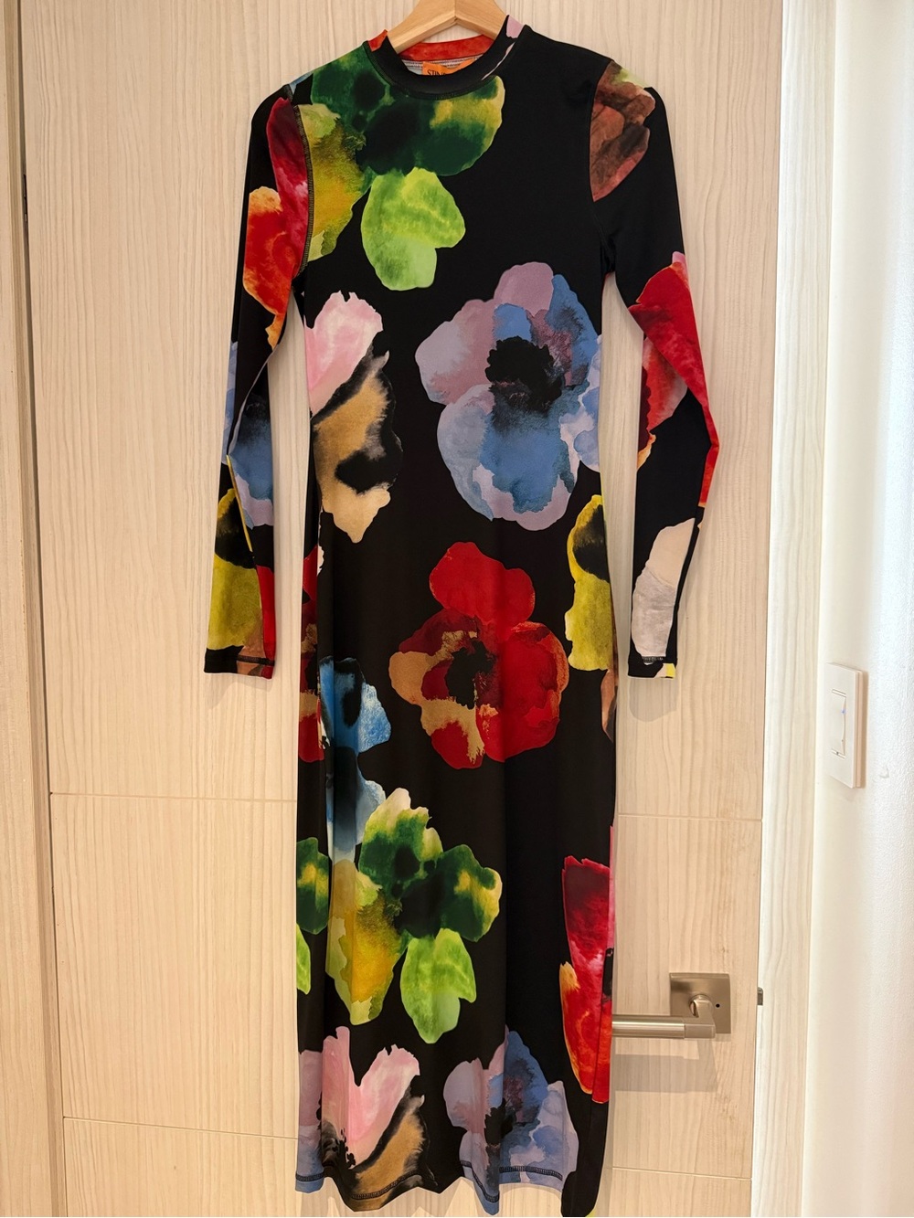 STINE GOYA Black Long-Sleeve Maxi Dress with Multicolor Floral Print